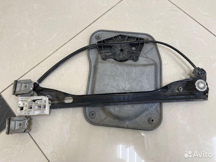 Стеклоподъемник передний правый Skoda Fabia 5J5