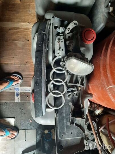 Продаю решотку радиатора,средняя часть Ауди