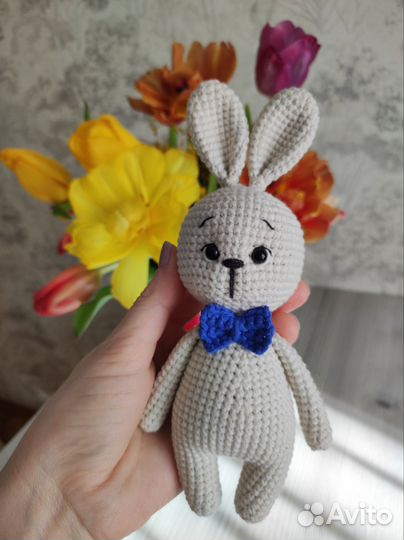 Зайчата (вязаные игрушки)