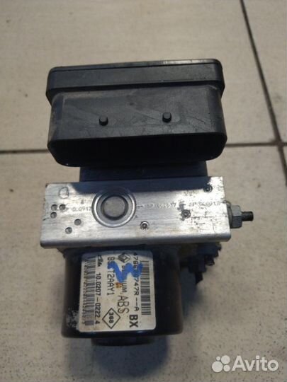 Блок abs Renault Megane 3 H4M729 2014