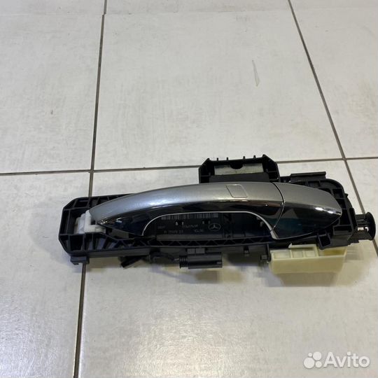 Ручка двери задней наружная правая Mercedes-Benz E