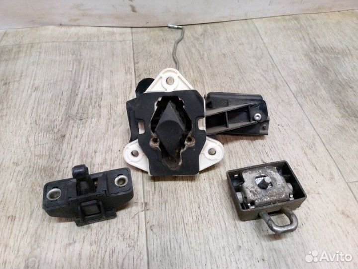 Замок крышки багажника Renault Symbol LU01 K4J