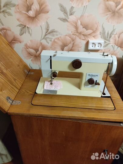 Швейная машинка чайка 134