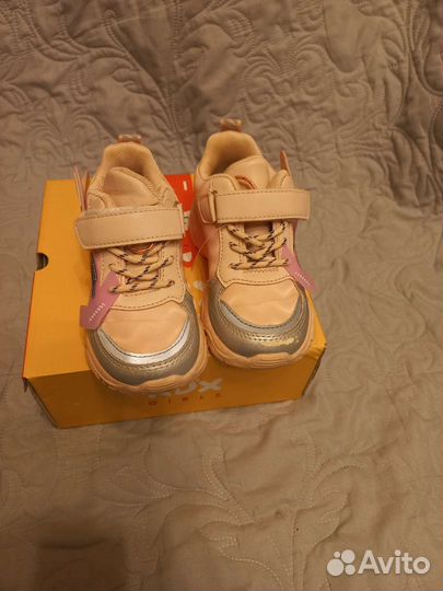 Кроссовки для девочки