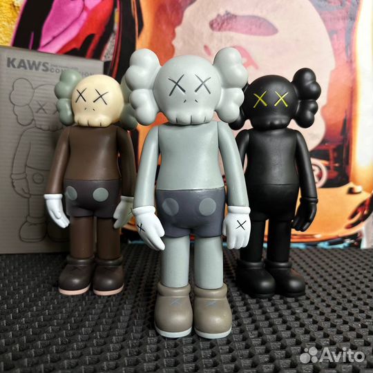 Фигурка kaws