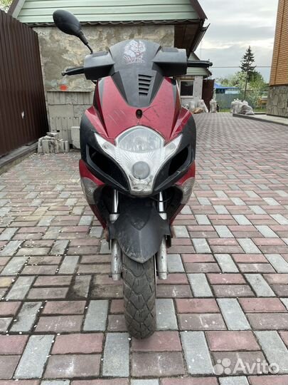 Скутер на ходу с документами racer