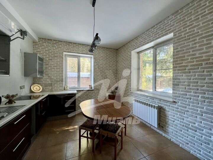 Коттедж 235 м² на участке 26 сот.