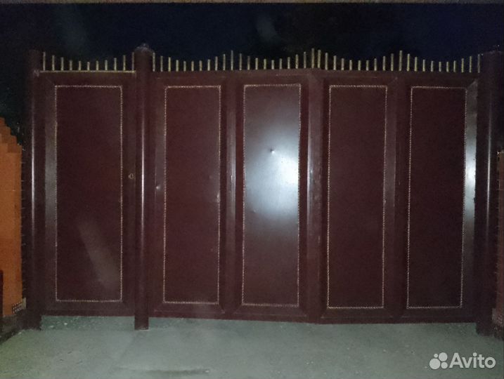 Секционные ворота с калиткой бу