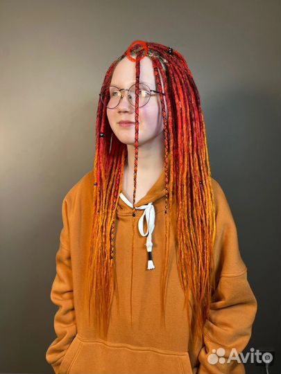 Модель на вплет (афрокосы, дреды, кудри)