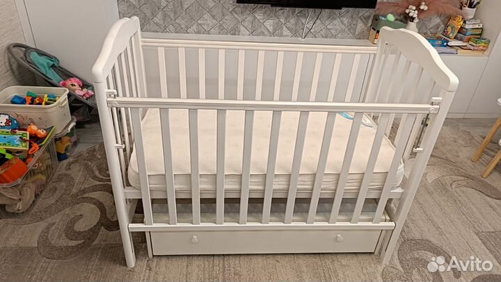 Кроватка с маятником