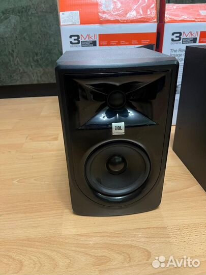 Студийный монитор JBL 305P mkll Black
