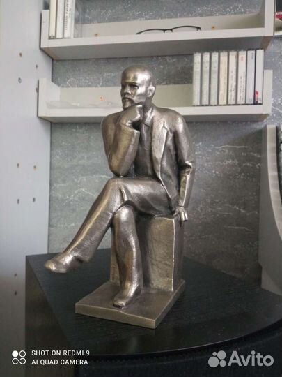 В. И. Ленин, Ю. А. Гагарин. Статуэтка