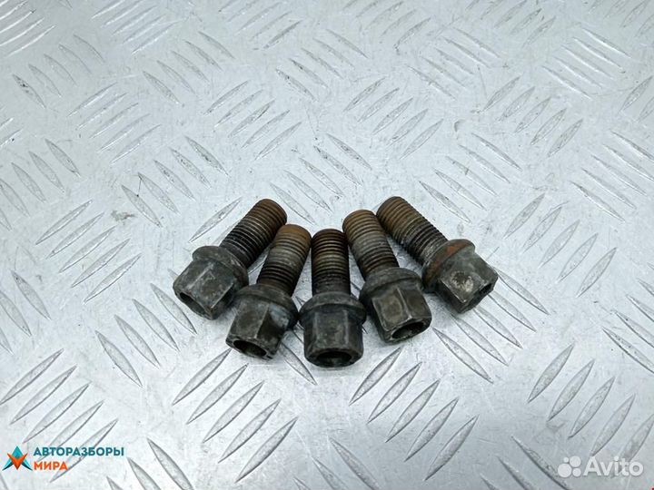 Болт колесный Volkswagen Caddy 3 рест. 2010