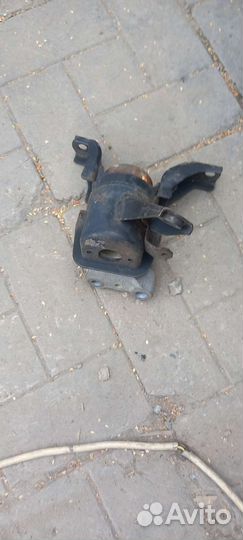 Правая подушка двигателя Toyota RAV4