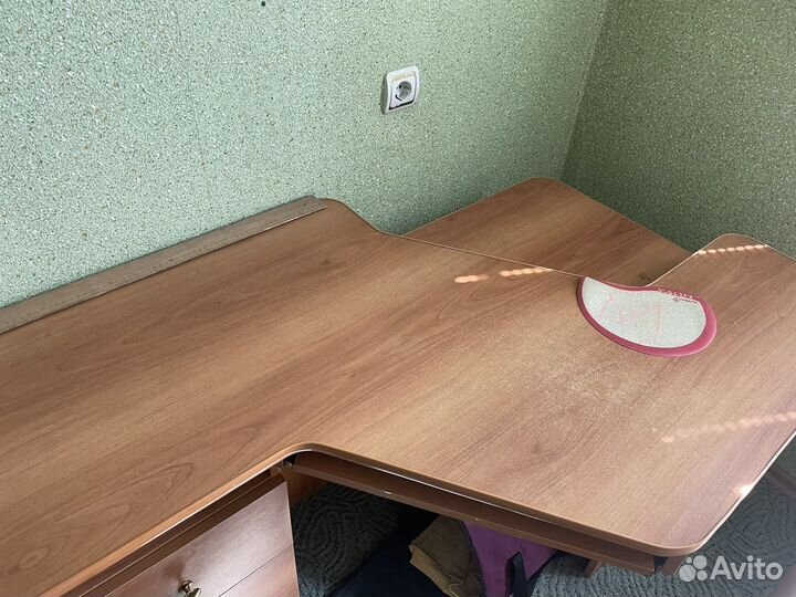 Письменный стол