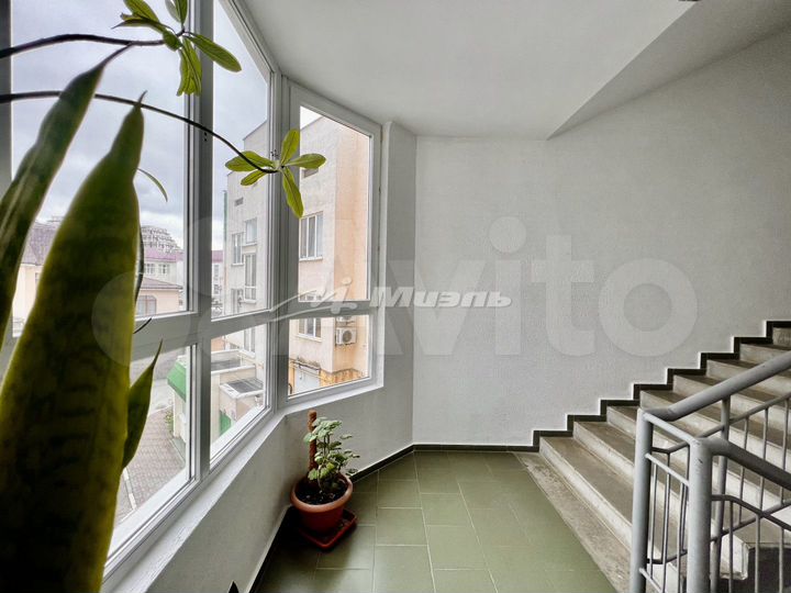 Доля в 5-к. квартире, 153 м², 3/4 эт.