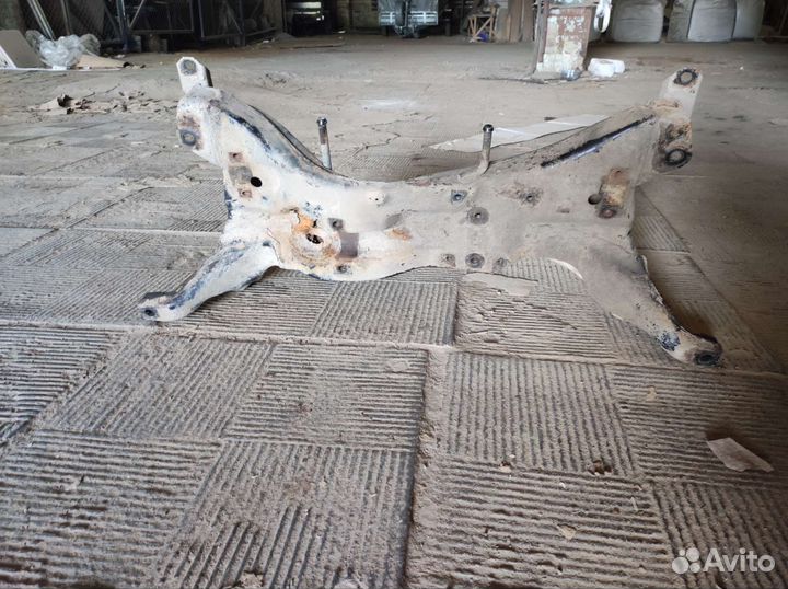 Подрамник lancer 9 mr510285