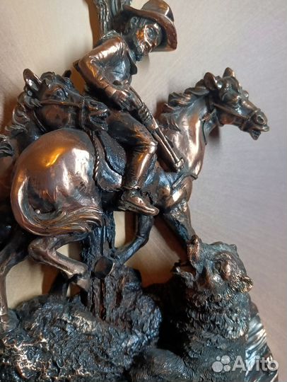 Панно с металлическим барельефом 