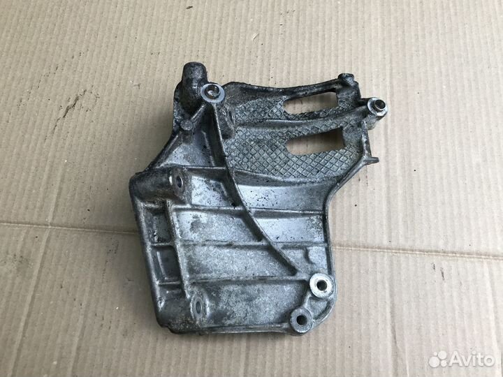 Кронштейн компрессора кондиционера BMW 5 F10 535iX