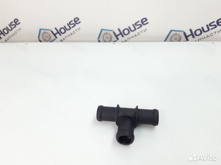 Тройник системы охлаждения Volkswagen Passat B6