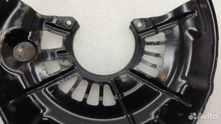 Пыльник тормозного диска передний правый Toyota