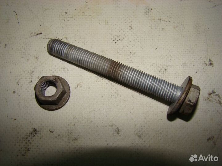 Болт M12X1,5X98 ZNS3 с гайкой рычага задней подвес