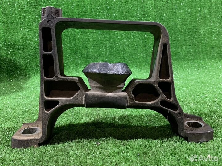 Кронштейн опоры двс правой Mazda 3 BK