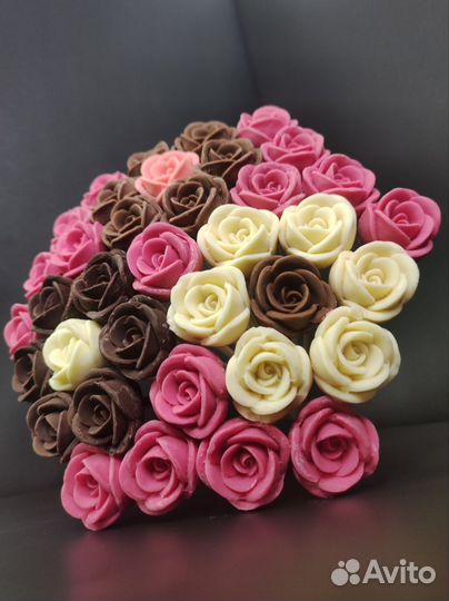 Букет - 37 Роз Разного Вида Бельгийского Шоколада