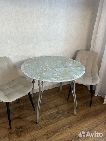 Кухонный стол стеклянный круглый