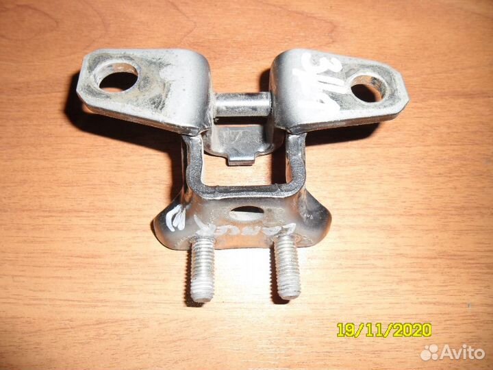 Петля двери 5732A007 Mitsubishi Lancer 10 (CX,CY)