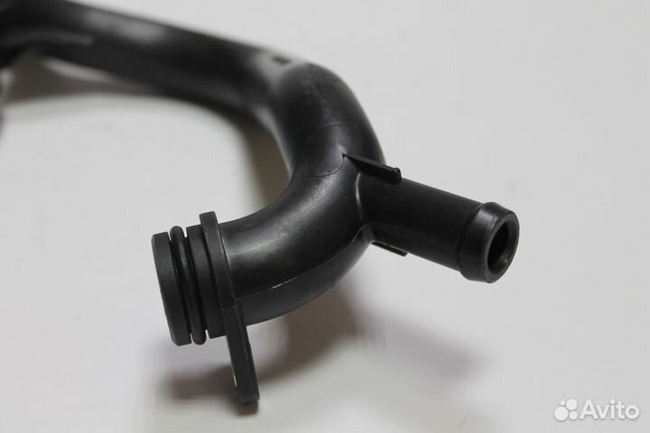 Патрубок системы охл. Seat 1.8 2.0Tsi 06H121065D