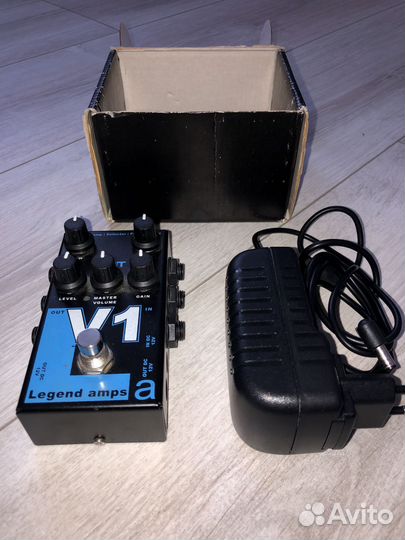 AMT V1 - одноканальный гитарный предусилитель (бп