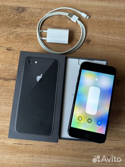 iPhone 8, 64 ГБ