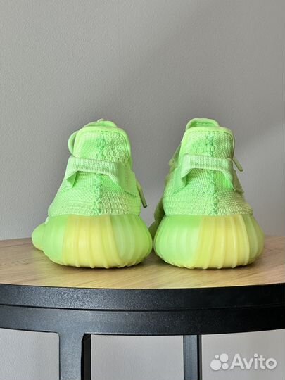 Кроссовки Adidas Yeezy Boost 350 v2 Glow