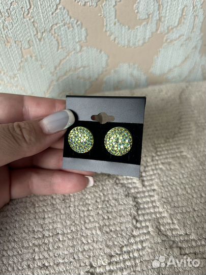 Серьги зеленые пуговки новые