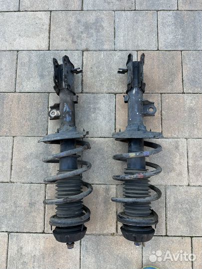 Стойки амортизатора передние Kia Rio 3