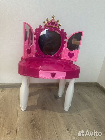 Детский туалетный столик