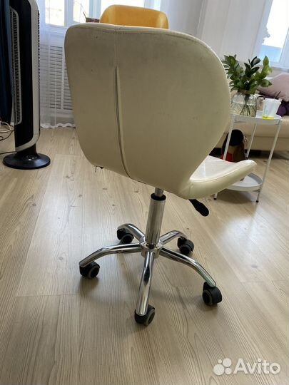 Стул кресло на колесиках