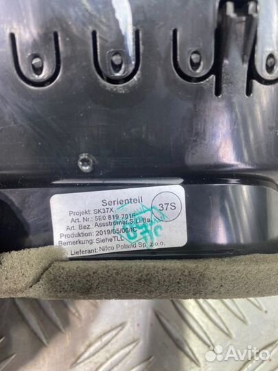 Дефлектор воздушный левый Skoda Octavia 5E cwva