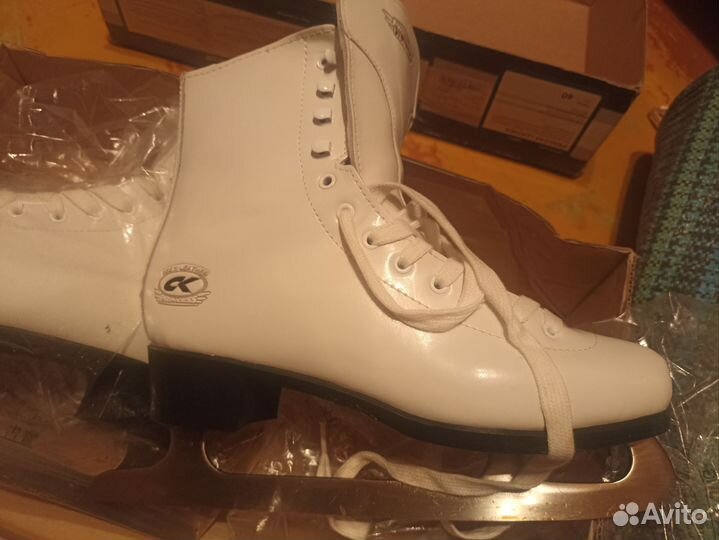 Коньки фигурные женские 40 размер