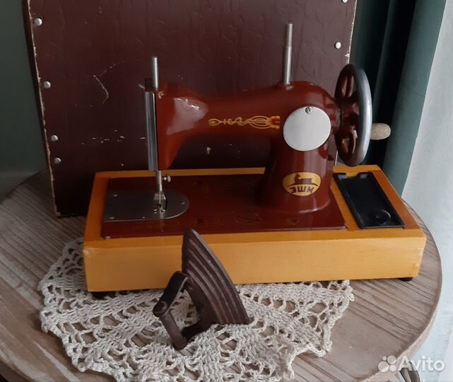 Детская швейная машинка зшм СССР и утюжок зма
