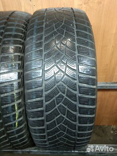 Goodyear UltraGrip Performance Gen-1 215/55 R17