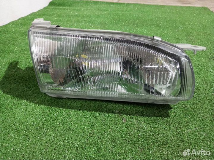 Фара галогеновая правая Toyota Corolla AE110