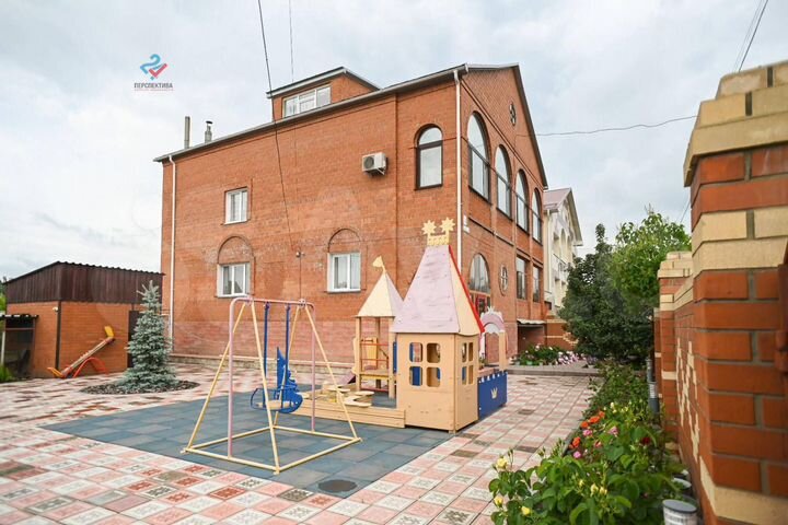 Дом 411,7 м² на участке 10 сот.