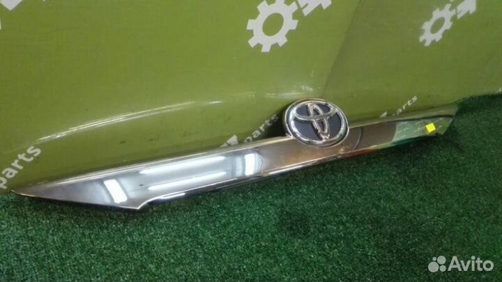 Накладка крышки багажника Toyota Camry V50