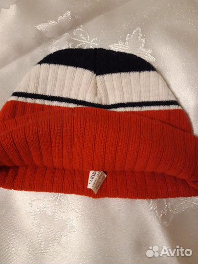 Шапочки разные 2 штуки