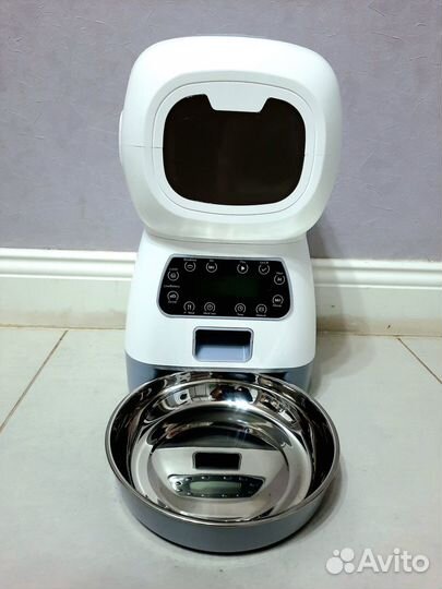 Автоматическая кормушка для собак и кошек