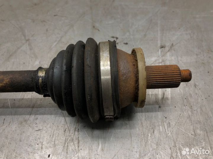 Полуось передний левый Skoda Fabia хэтчбек BZG