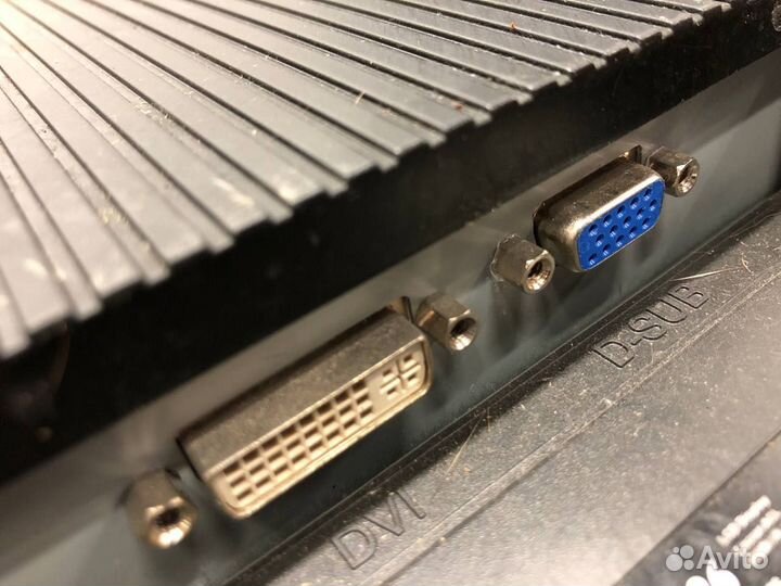 Монитор 19 дюймов DVI-D VGA
