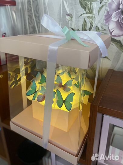 В наличии коробка из бабочек на 8 марта